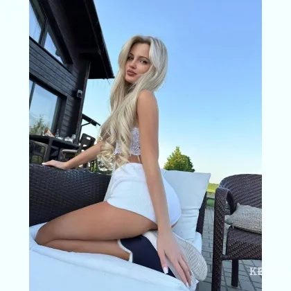 Незабутня Спокуса Сексуальна Красуня. Одна і особлива.