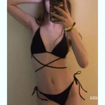 Сатиновая загадка в короткой юбке